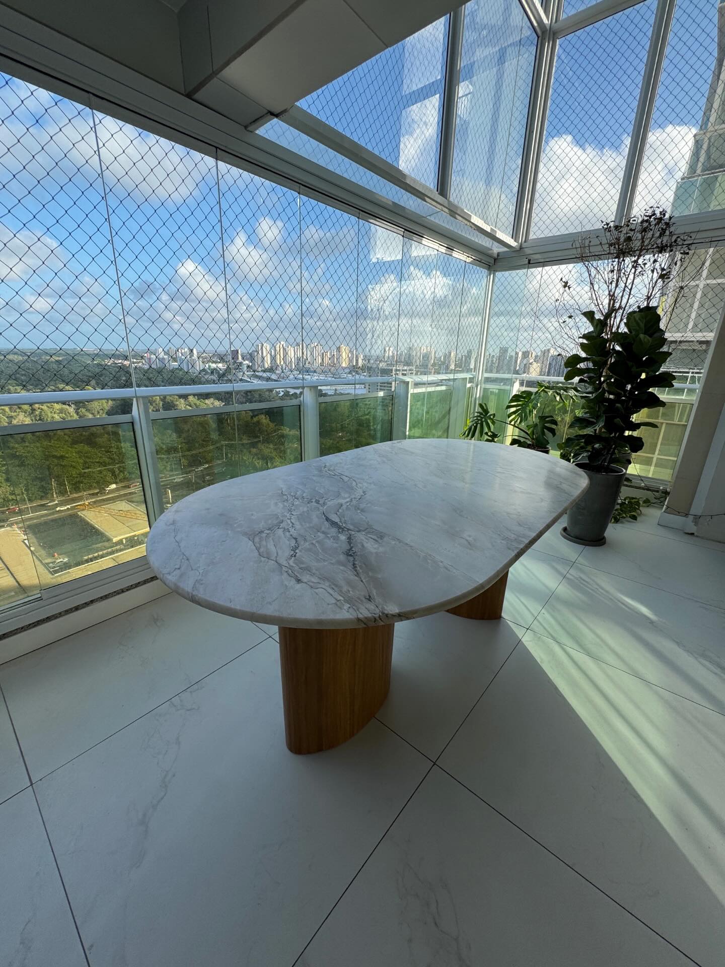 Mesa Alfaia em pedra natural com vista para Fortaleza